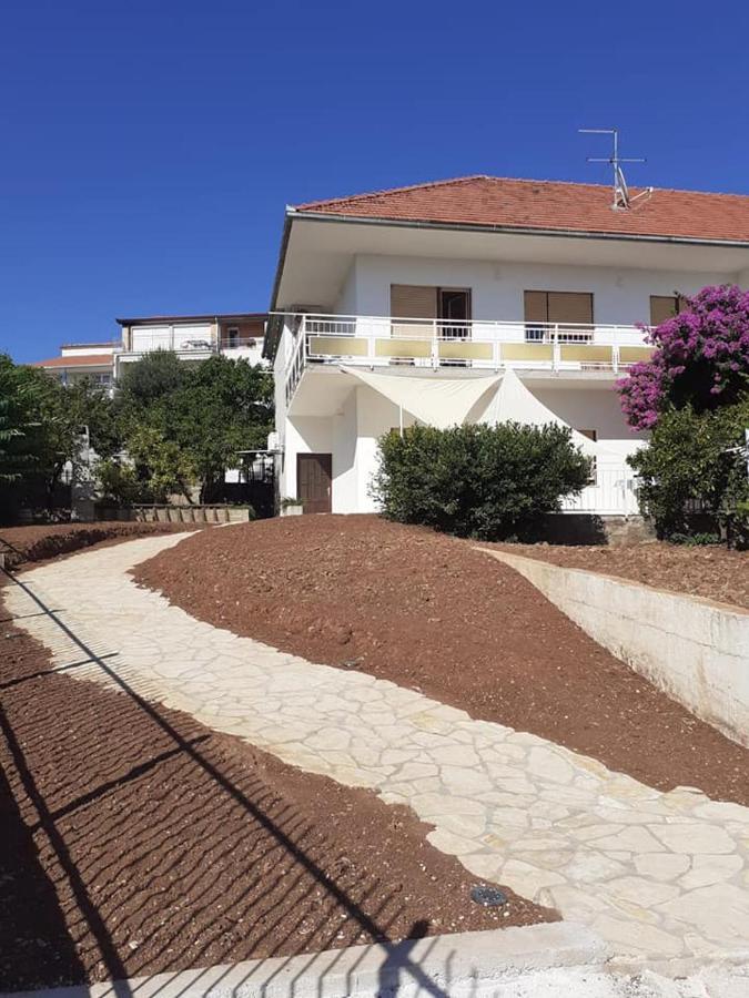 Apartman Simac Okrug Gornji Трогир Екстериор снимка